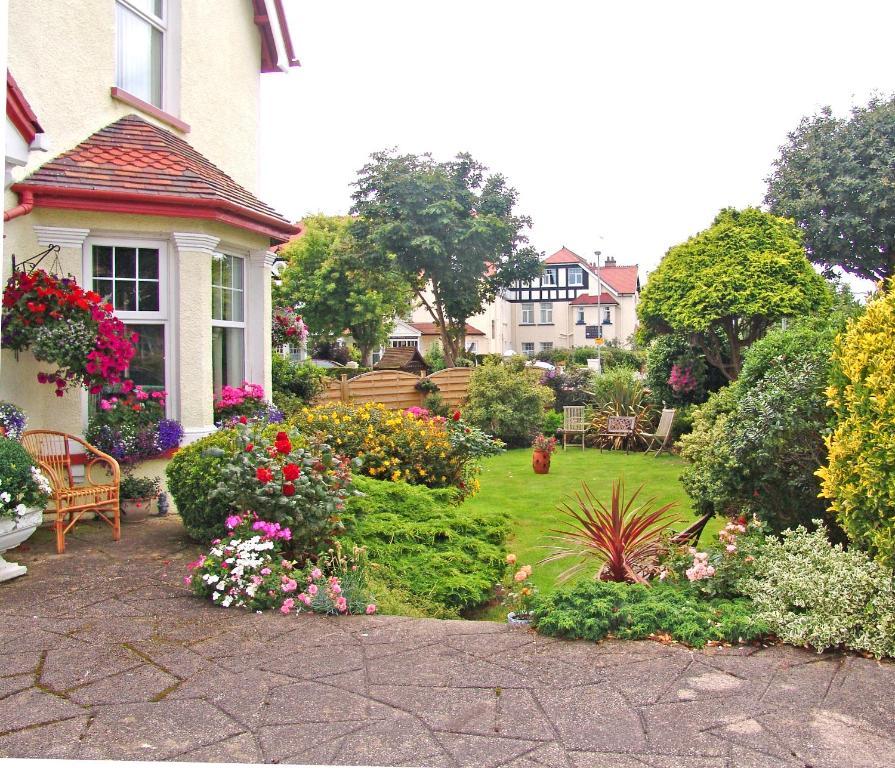 Cornerways Guest House Llandudno Exterior photo