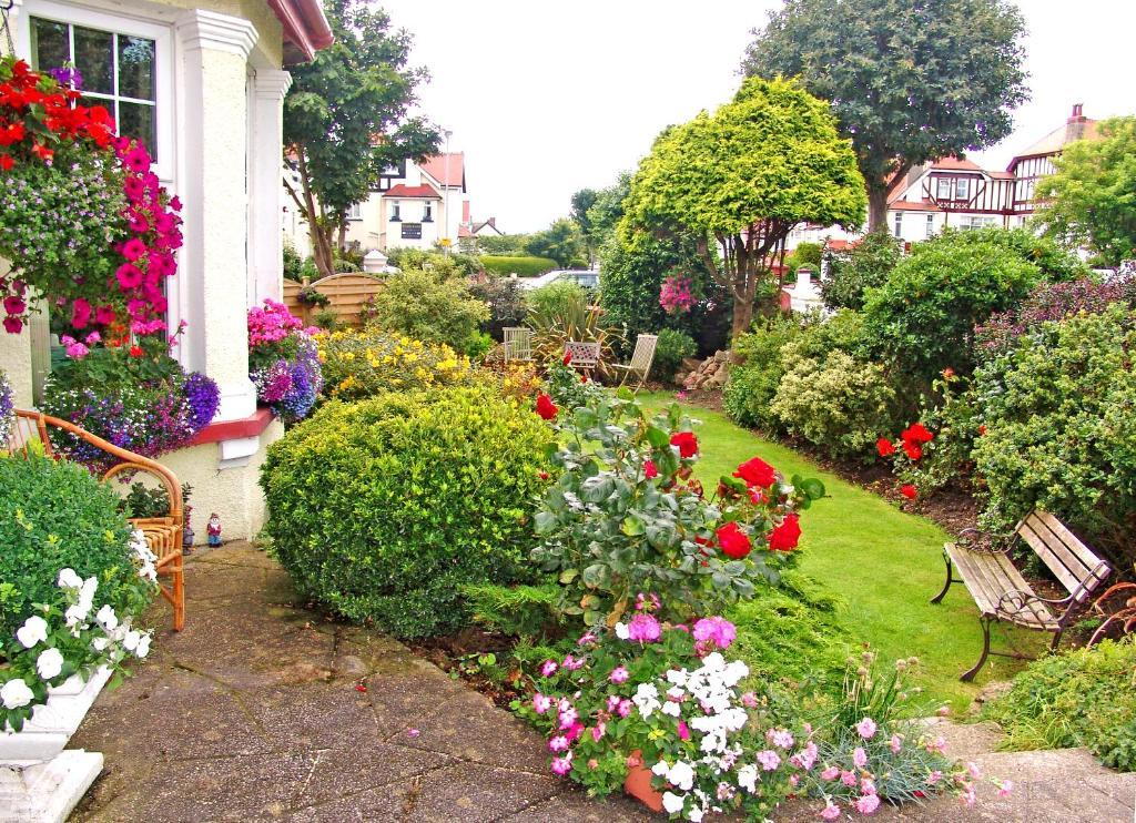 Cornerways Guest House Llandudno Exterior photo