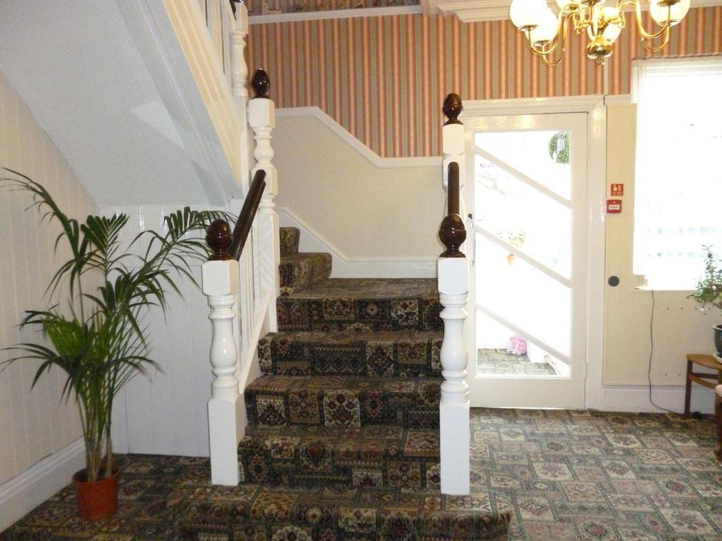Cornerways Guest House Llandudno Exterior photo